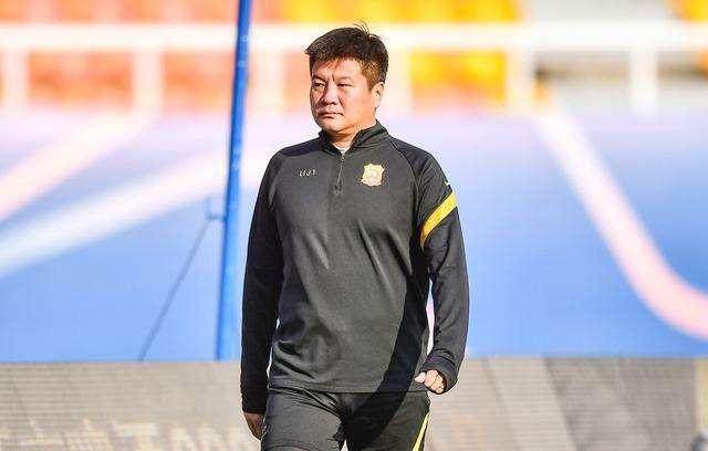 华体会真人娱乐平台-胜败有凭！新帅对决大羽激活全队 萨帅“铁式操作”